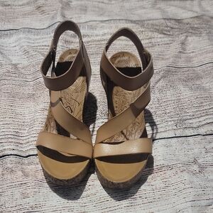Stylish Tan Strappy Wedges
